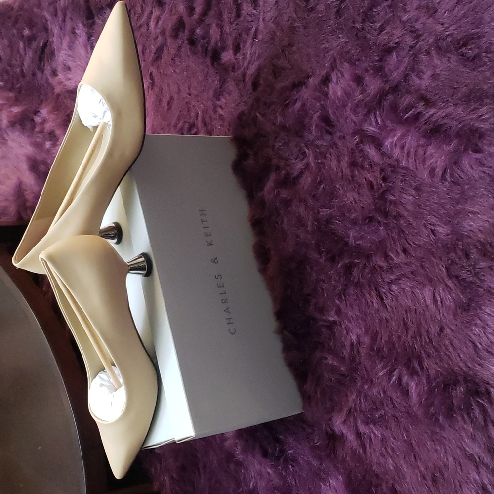 Brand new never worn Charles & Keith size 38 in Beige - Picture 6 of 6